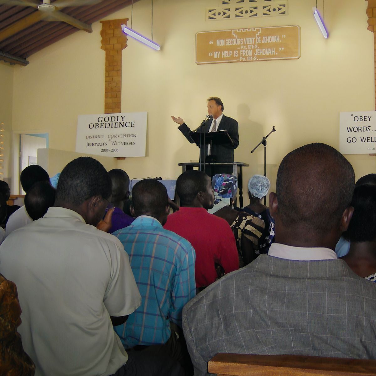 Franco giving one talk from one Kingdom Hall in Côte d’Ivoire.