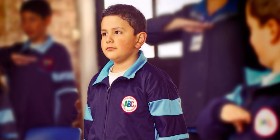 Պատանի եղբայրը քրիստոնեական չեզոքություն է պահպանում դպրոցում