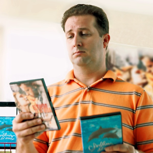 Տղամարդը մտածում է՝ ինչ ֆիլմ վերցնի