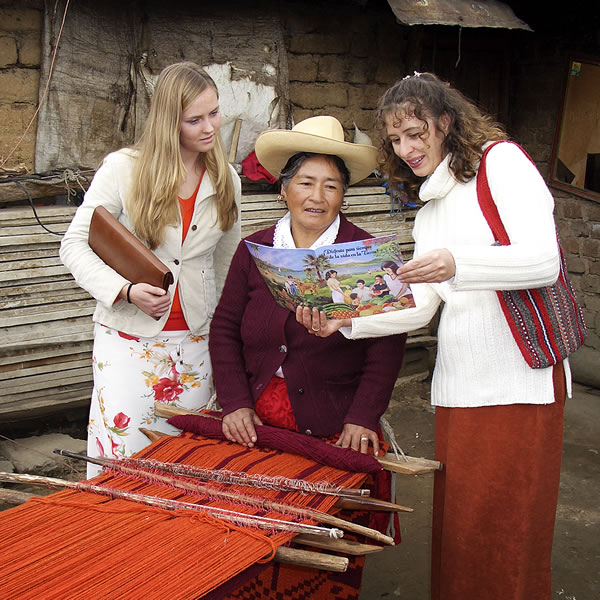 Երկու ամուրի Եհովայի վկա ծառայության ժամանակ