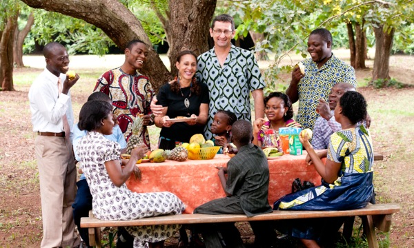 Կլոդոմիրն ու Լիսիանը հաճելի ընկերակցություն են վայելում իրենց քրիստոնյա ընկերների հետ