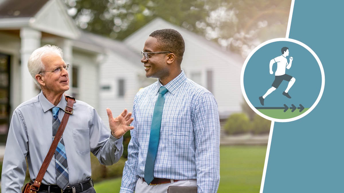 Ծառայության ժամանակ տարեց եղբայրը զրուցում է երիտասարդ եղբոր հետ։ Նրանց նկարի կողքին վազորդի պատկերակ է։