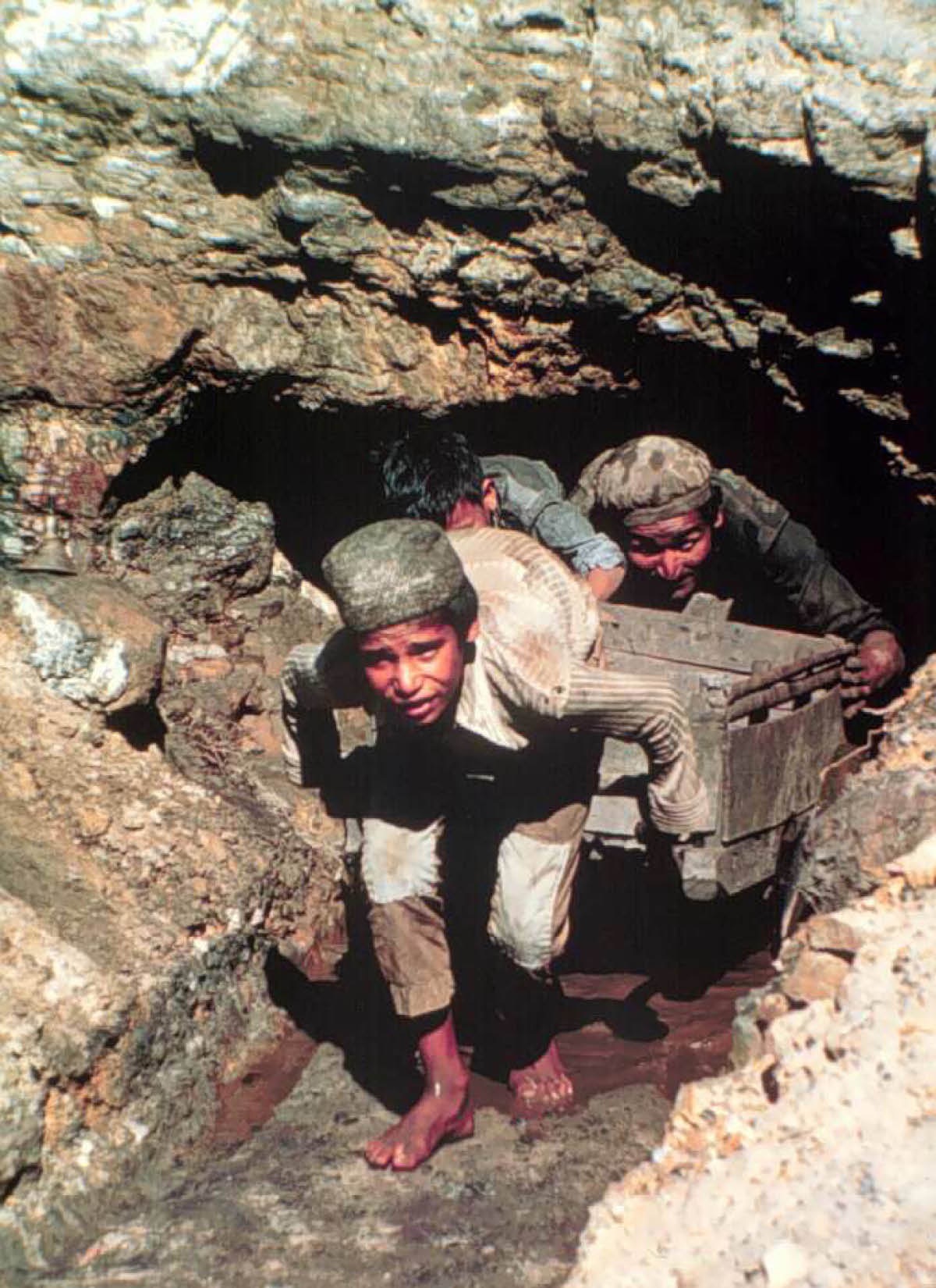 Երեխաներու ստրկութիւնChild slavery