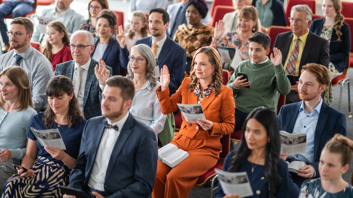 Sister nga agitaytayag tapno agkomento iti Panagadal iti “Pagwanawanan.” Agitaytayag met ti dadduma a kakabsat.