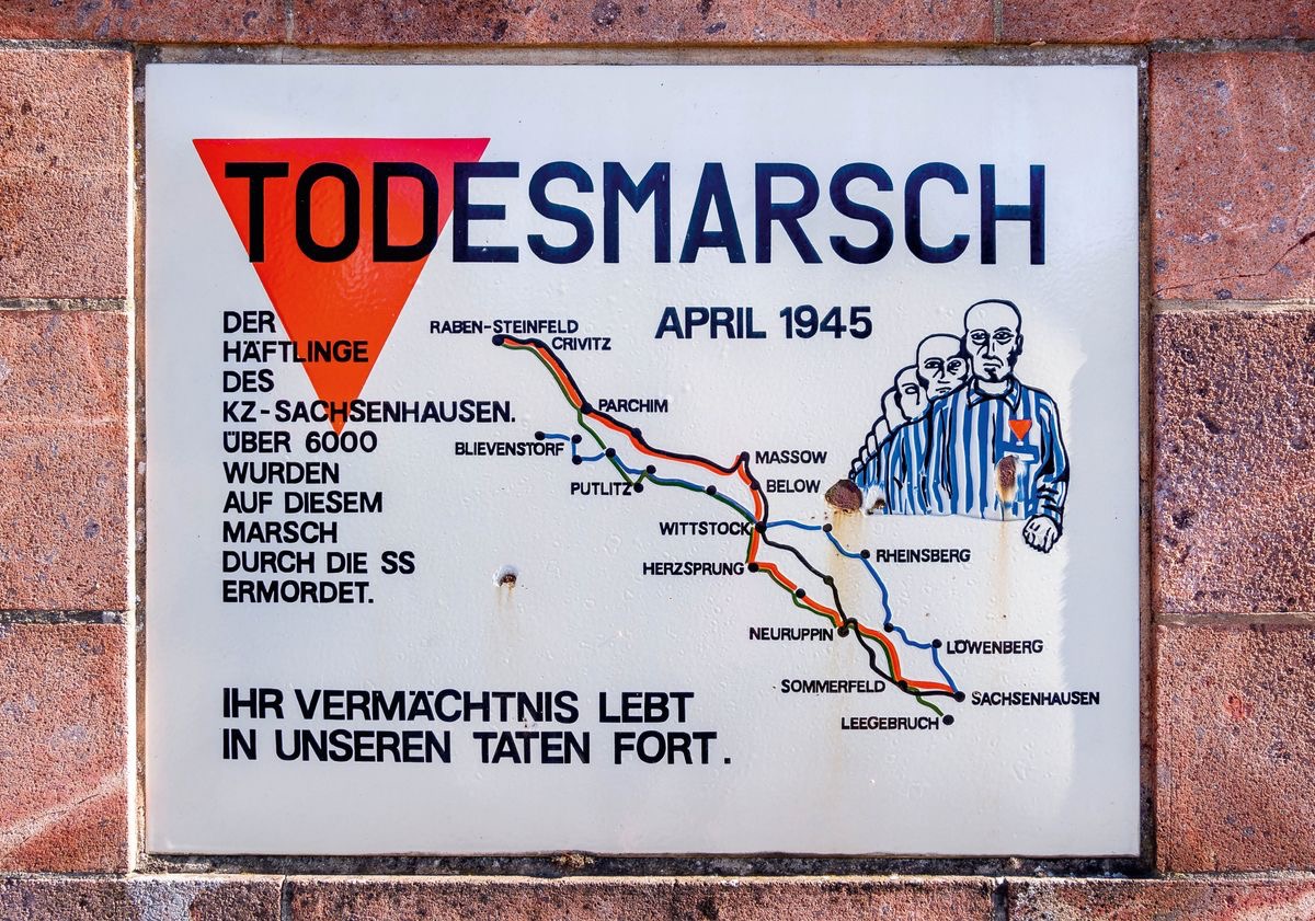 Targa indicante il percorso della marcia della morte da Sachsenhausen.