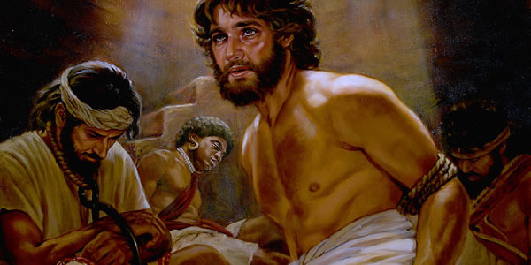 Giuseppe, legato, in una prigione sotterranea insieme ad altri prigionieri.