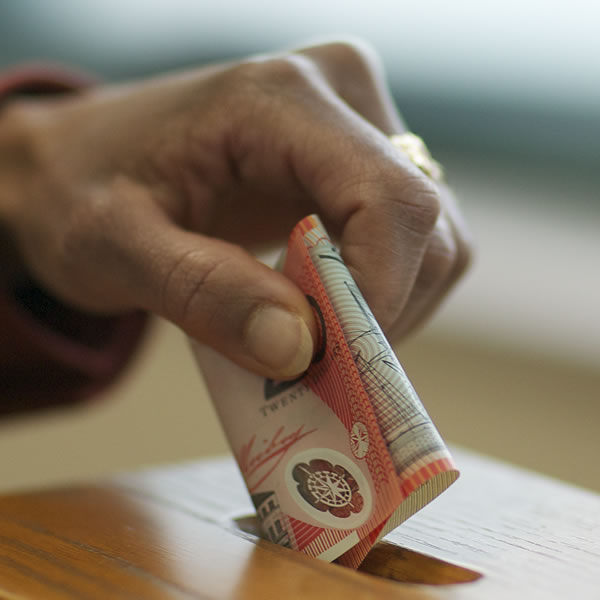 Persona che fa un’offerta