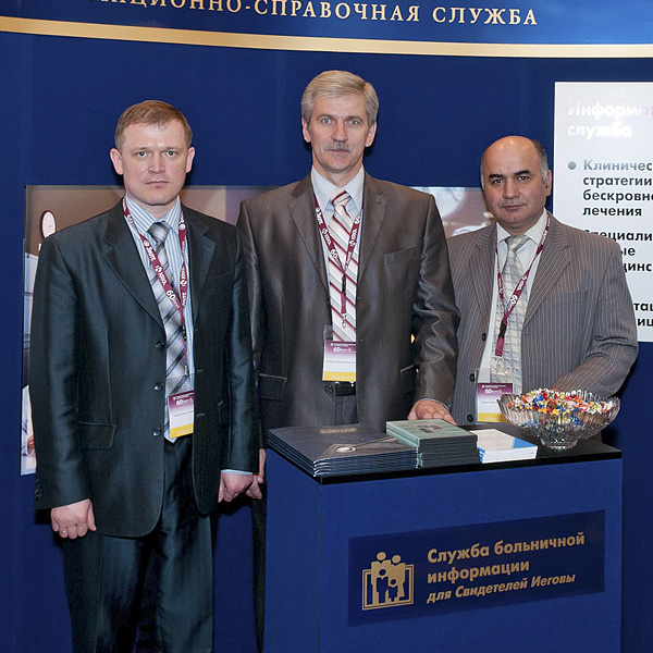 Stand che fornisce informazioni sulle metodiche alternative alle emotrasfusioni