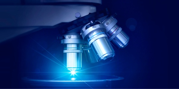 Un microscopio