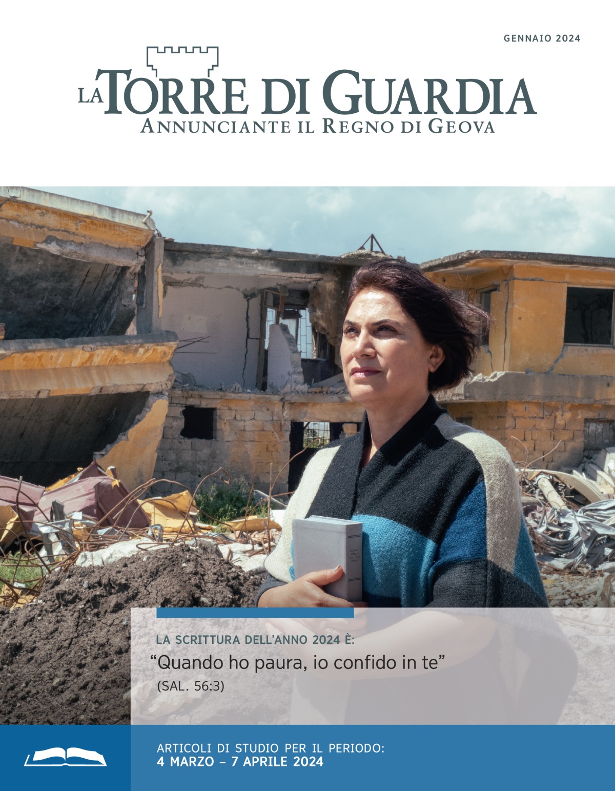 Davanti a una casa distrutta da un disastro, una sorella tiene tra le mani una Bibbia mentre guarda avanti con sguardo fiducioso.