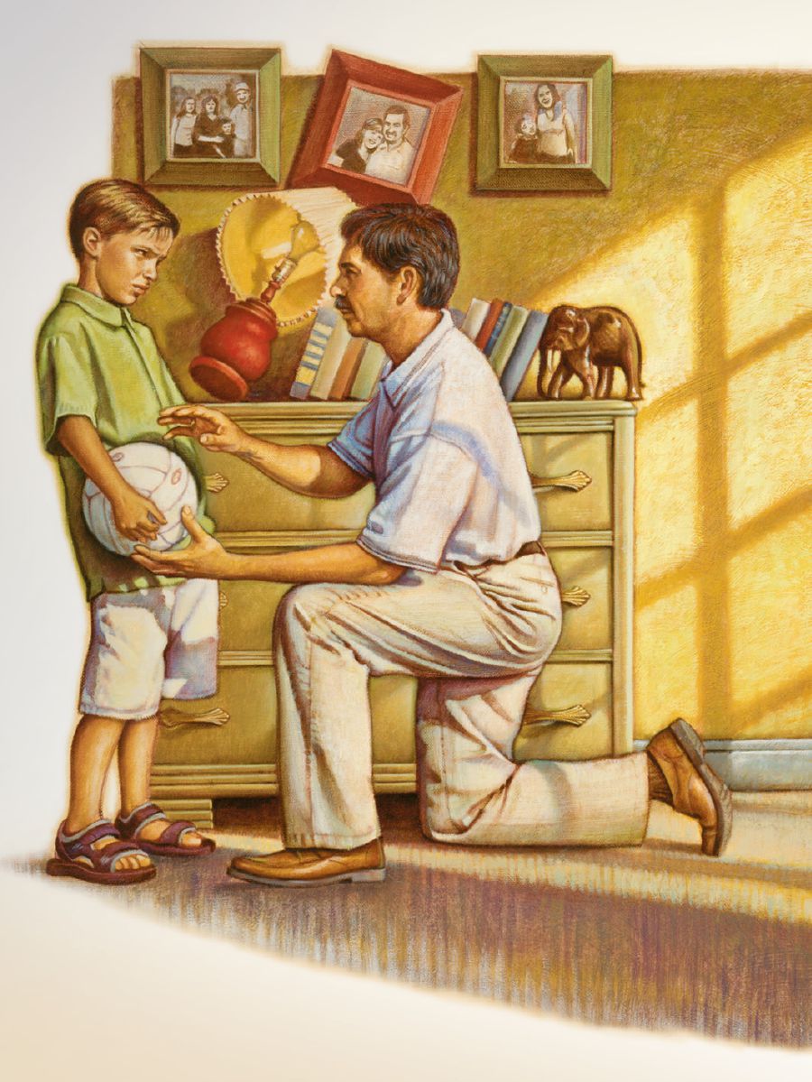 1人の男の子が家の中でボールをけってランプを倒してしまう。その後で，お父さんに話している