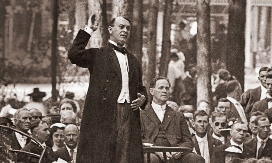 J. F. Rutherford mènèhi ceramah ing kebaktian Siswa-Siswa Alkitab ing taun 1919