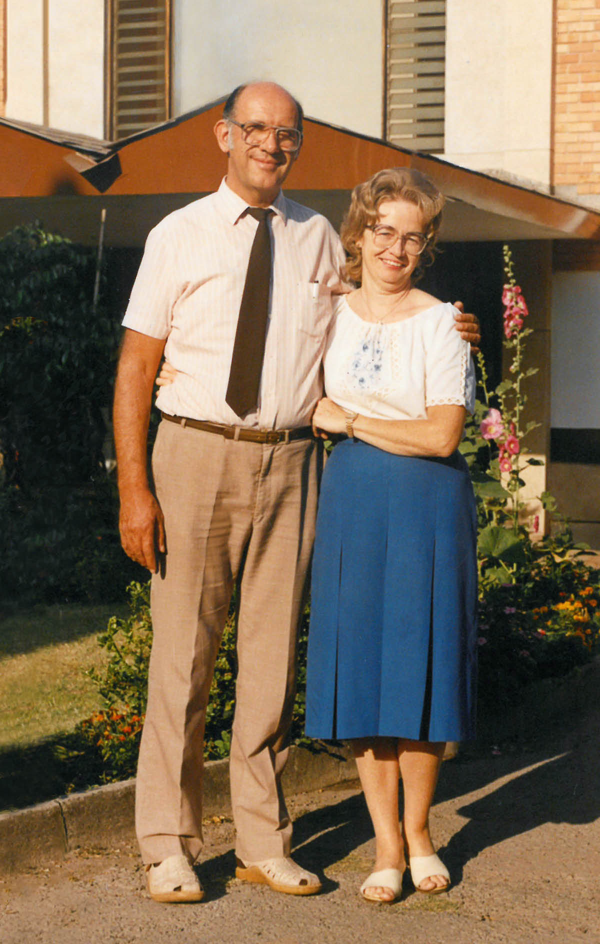 Dayrell karo Susanne ing kantor cabang Zambia.