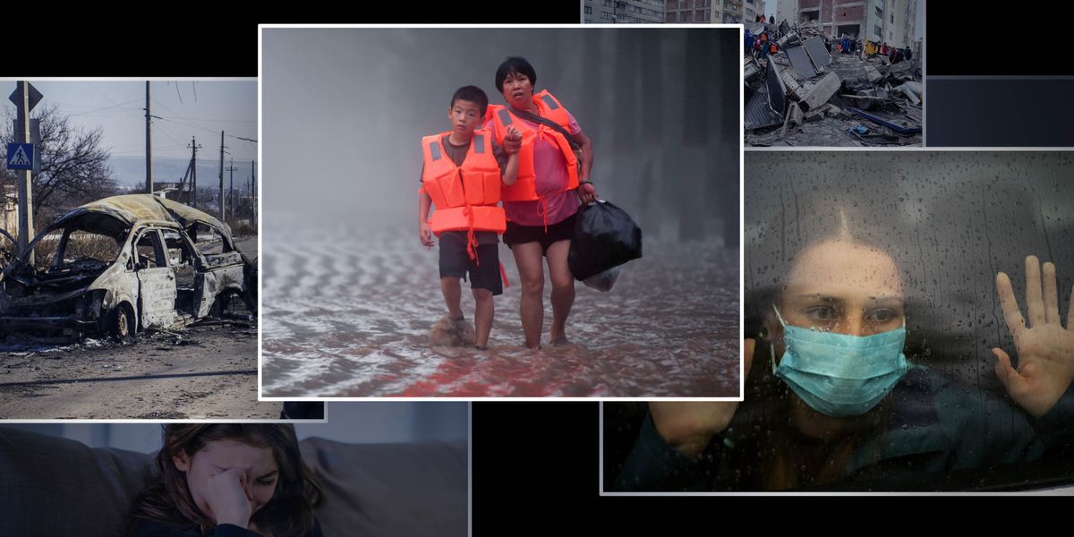 Gambar: Akibat peristiwa sing kelakon taun 2023. 1. Dalan ing désa sing hancur merga perang. Ing kono ana kendaraan sing hancur merga bom. 2. Cah wédok sing kétok sedhih. 3. Wong wédok lan anaké ngadeg ing dalan sing kebanjiran. 4. Puing-puing bangunan sing roboh. 5. Wong wédok nganggo masker lagi ndelok njaba jendhéla.