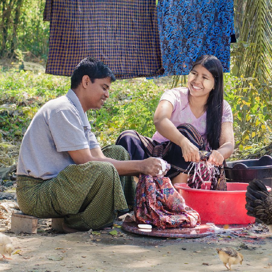 Wong lanang ngéwangi bojoné ngumbahi