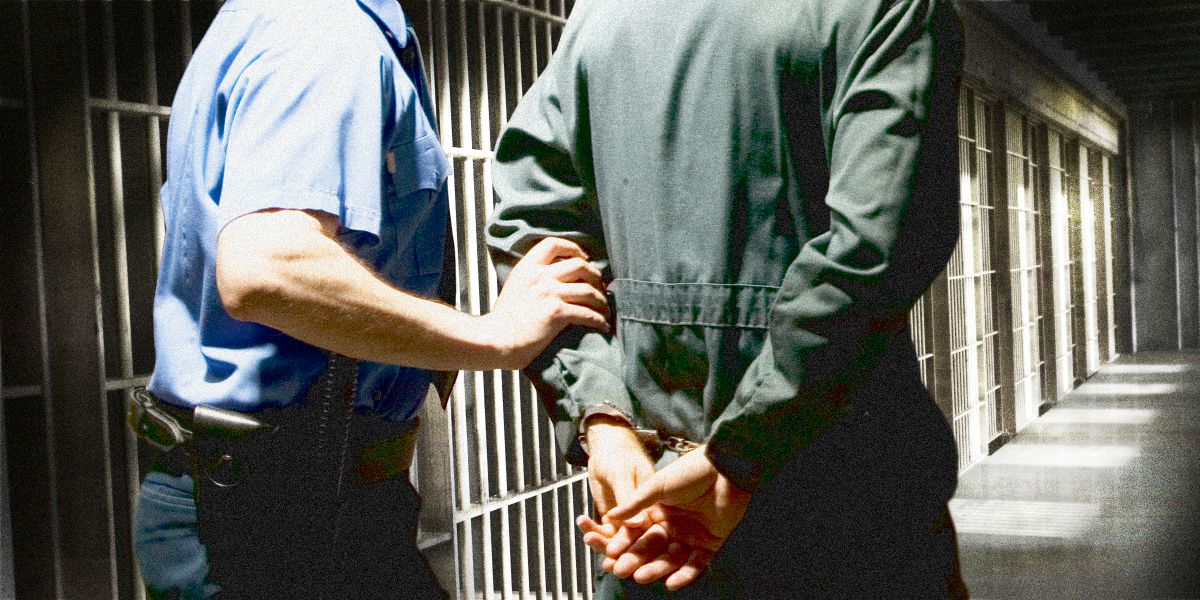 Seksi Yéhuwah dipenjara merga ora gelem mèlu urusan politik