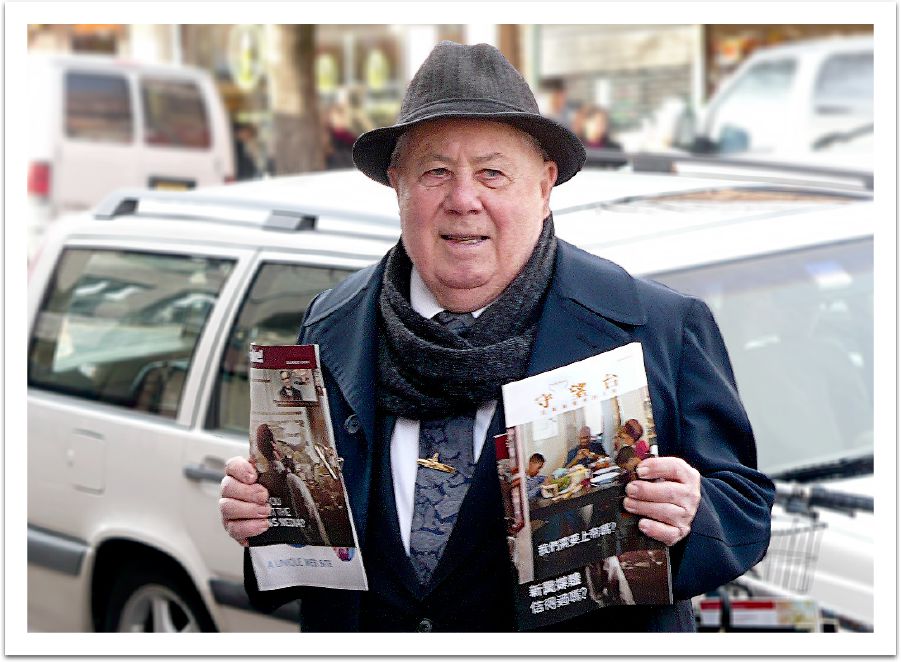 Corwin Robison nggawa wacan basa Cina ing Brooklyn, New York