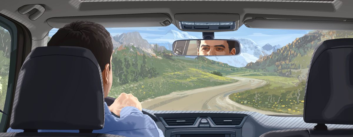 Pas nyetir ing dalan sing ménggak-ménggok, sedulur lanang nglirik spion tengah.