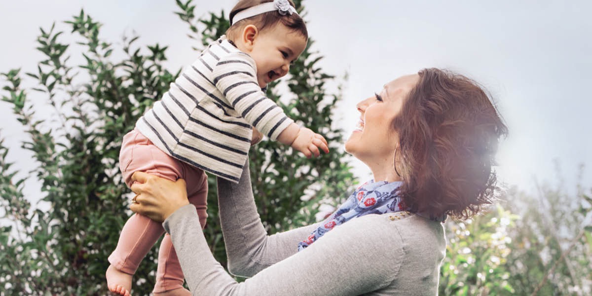 Ibu karo anaké wédok sing isih bayi