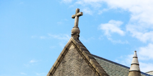 ჯვარი ეკლესიის სახურავზე