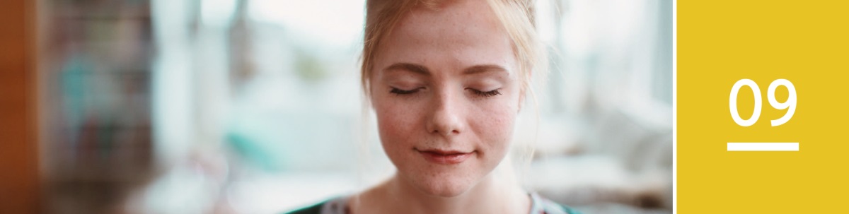 მე-9 გაკვეთილი — ქალი ლოცულობს.