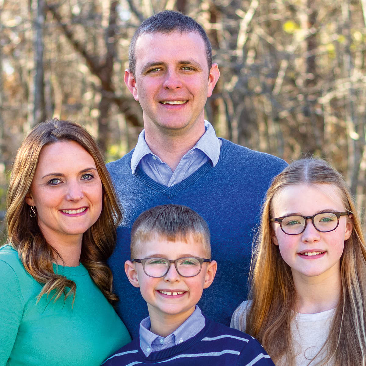 ნათანი და ემა და მათი შვილები, ელი და ჰოუპი.