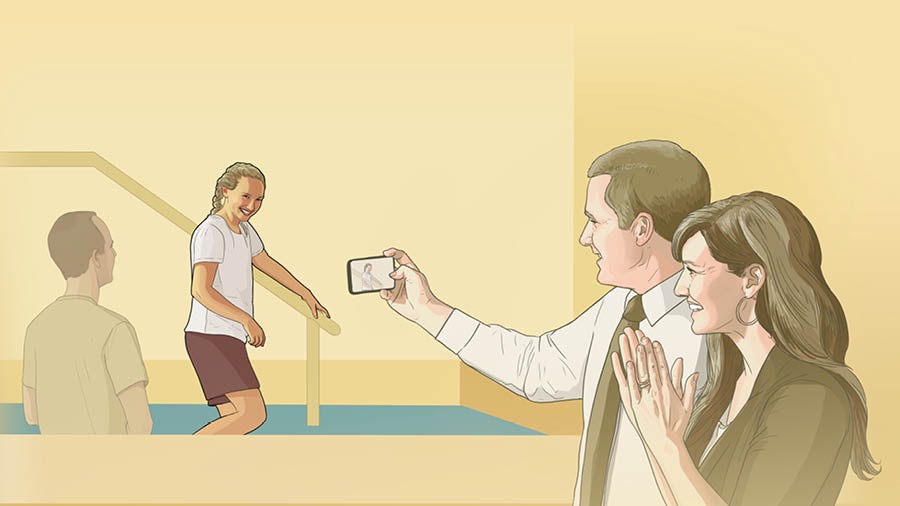 გოგონა მოსანათლად აუზში ჩადის, მშობლები კი სურათს უღებენ