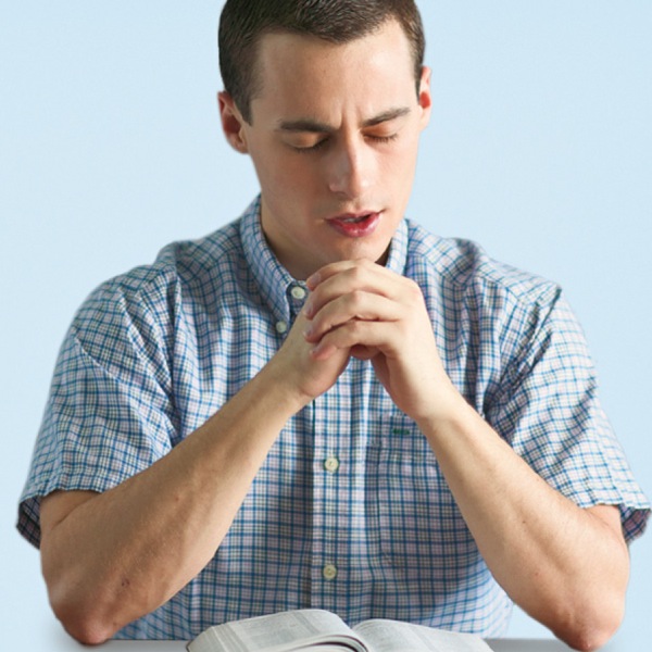 A Bible student dedicating himself to God in prayer