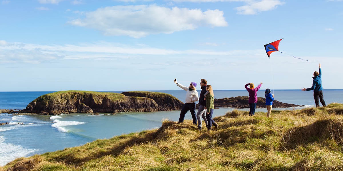 Li kristiʼaan li wankebʼ chire li palaw wankebʼ xbʼatzʼuul ut yookebʼ risinkil xjalam u