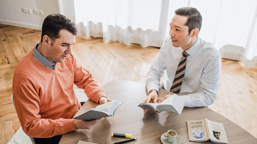 Li cheekel winq naroksi li hu «Acerquémonos a Jehová» re xtzolbʼal li hermaan aʼin.