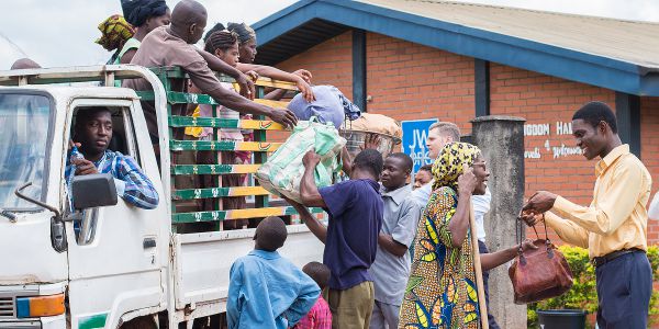 Eendombwedi di li pOlupale lOuhamba ta di pe eenhauki oinima