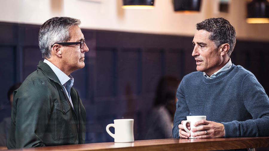 Omumwatate ta pwilikine kumukwao, eshi te mu hololele omaliudo aye.