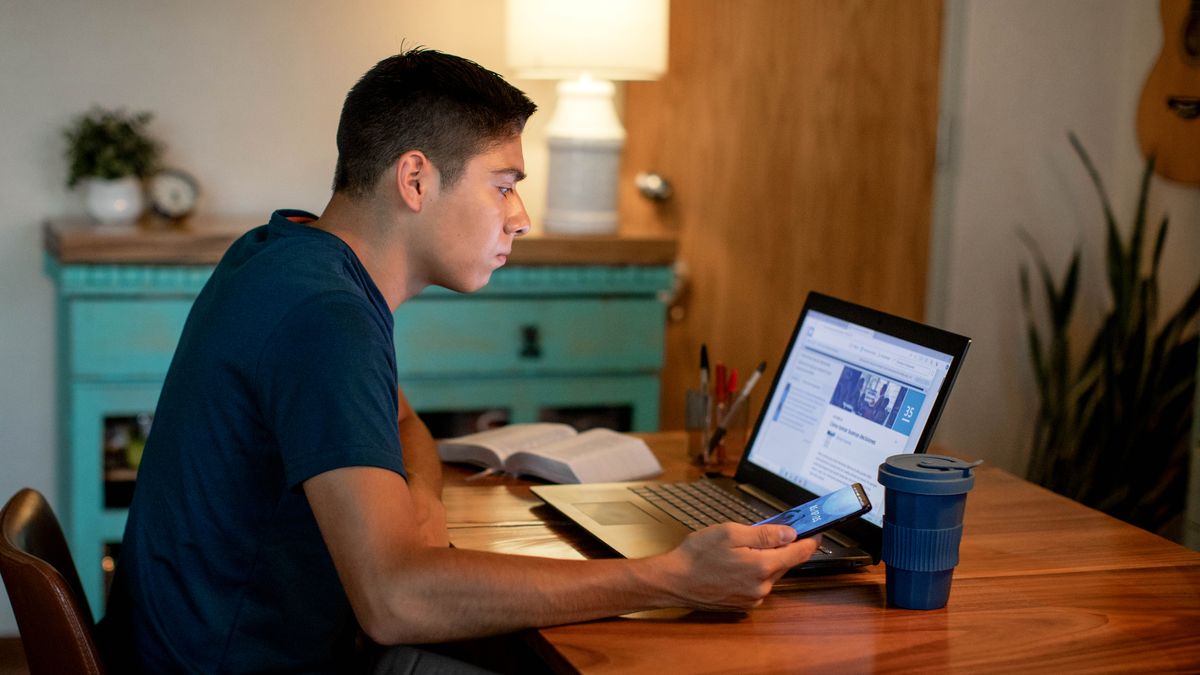 Omumwatate omunyasha, oo e li mefano la tetekela, ta lesha oshileshwa oshiti-35 membo “Nghee to dulu okuhafela onghalamwenyo fiyo alushe!”