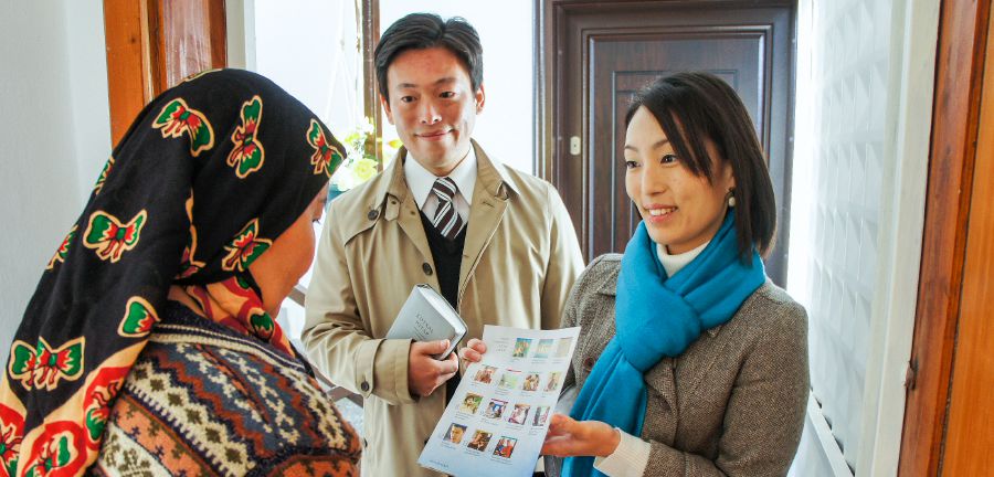 Atsuko malda ji jinikekê re Mizgînî dibêje