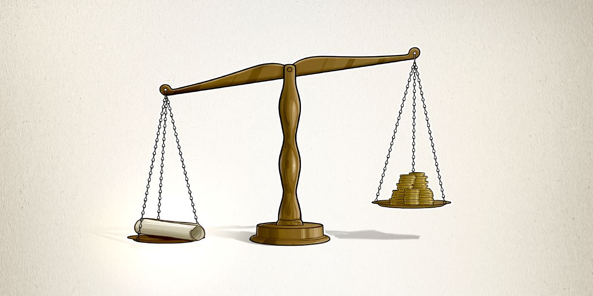 많은 금화와 두루마리를 양팔 저울에 달아 무게를 비교하는 모습. 두루마리 쪽으로 저울이 기울어져 있다