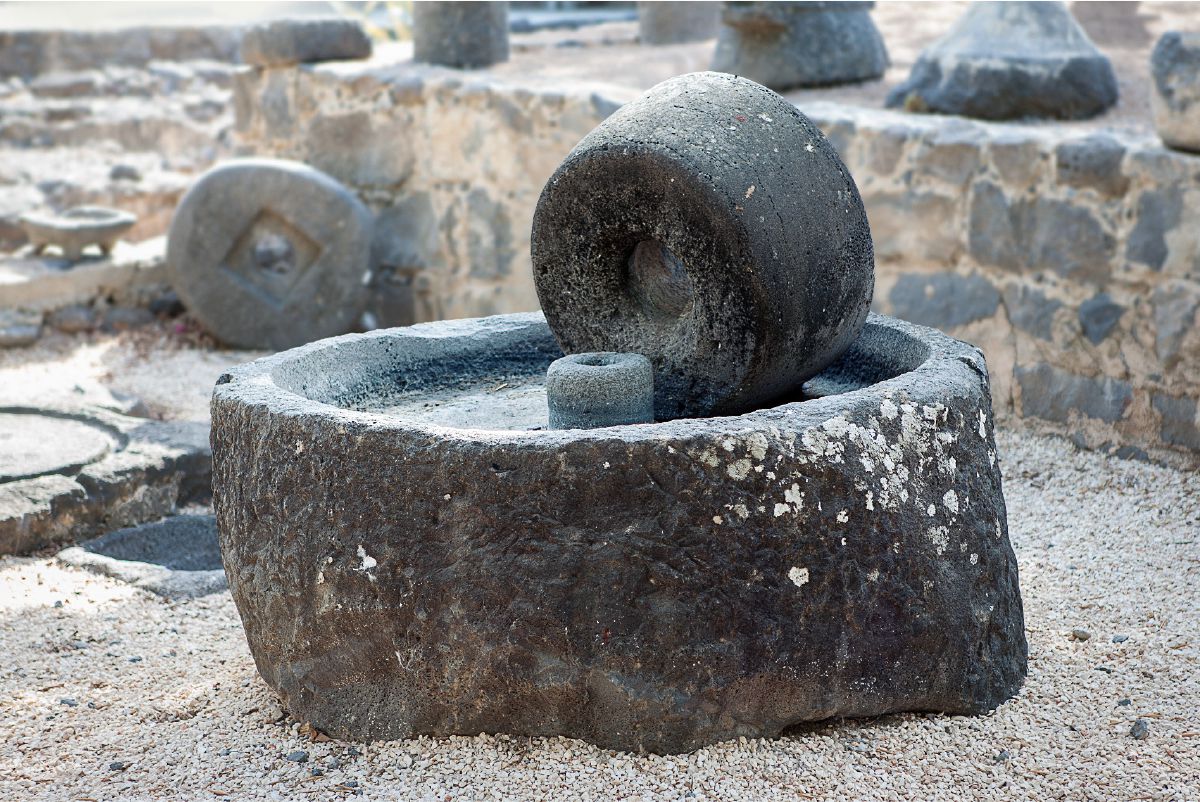 맷돌의 위짝과 아래짝