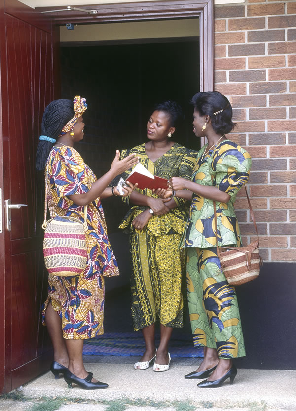 전파하고 있는 여호와의 증인