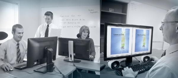 작업하고 있는 번역 팀