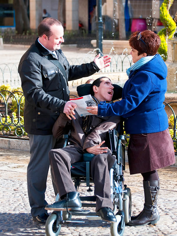 전도 활동을 하고 있는 하이로의 사진