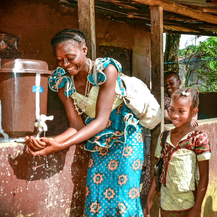 Mwanamukazhi ubena kowa ku maboko