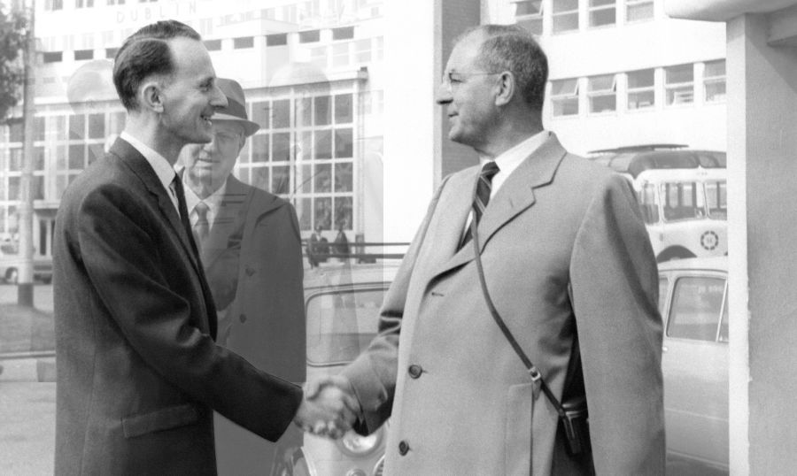 Ba Arthur Matthews baji ne ba Nathan Knorr mu 1965