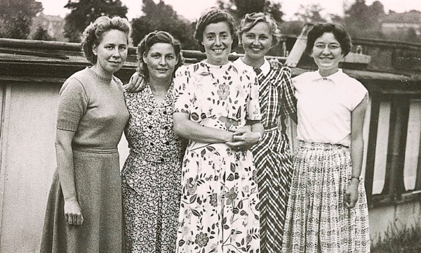 [Ekifaananyi ekiri ku lupapula 28]