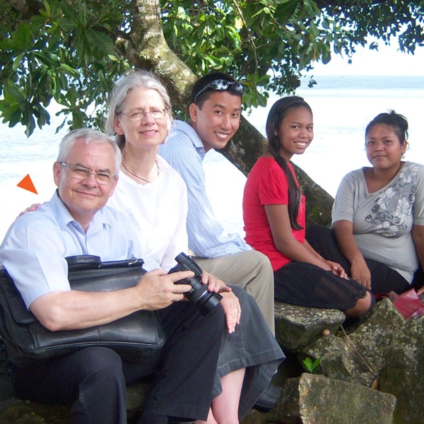 Mike ne Alice[Ekifaananyi ekiri ku lupapula 6]