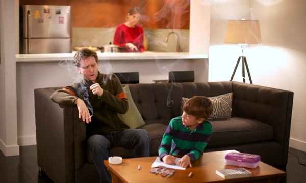 Omusajja anywa ssigala nga bw’akolola ng’ali kumpi ne mukyala we n’omwana waabwe