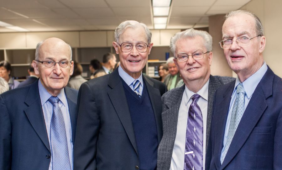 David Sinclair ng’ali ne Robert Wallen, Charles Molohan, ne Don Adams