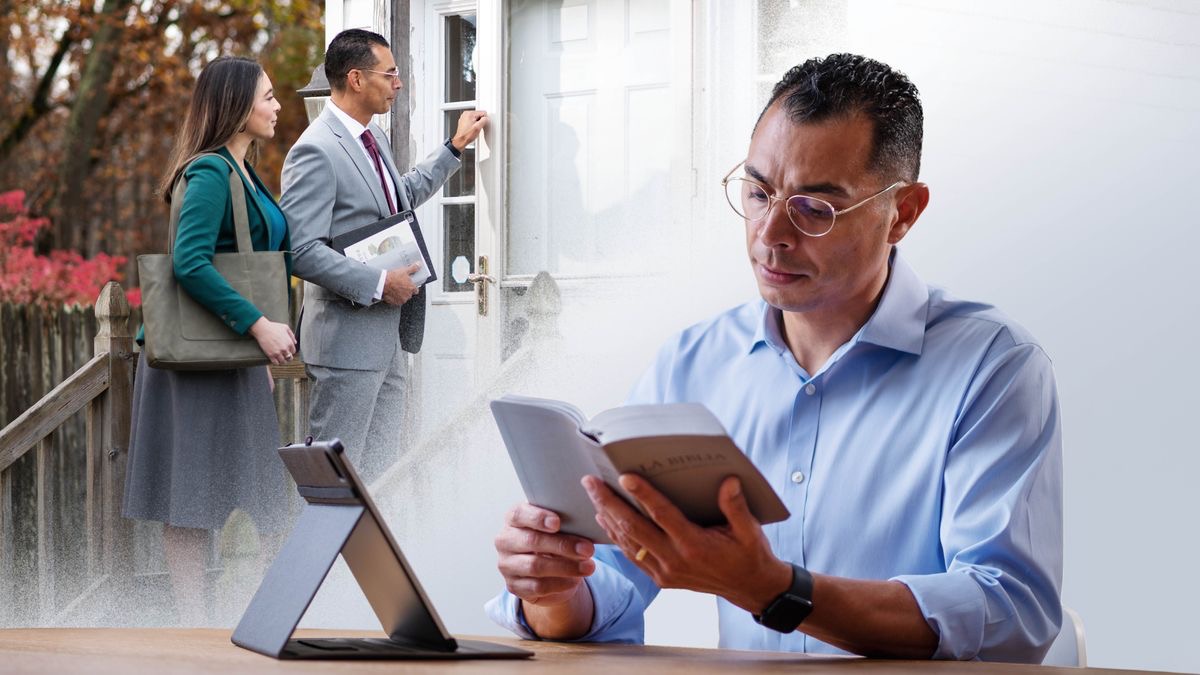 Ebifaananyi: 1. Ow’oluganda ng’asoma Bayibuli. 2. Ow’oluganda y’omu ng’ali mu kubuulira ne mukyala we.