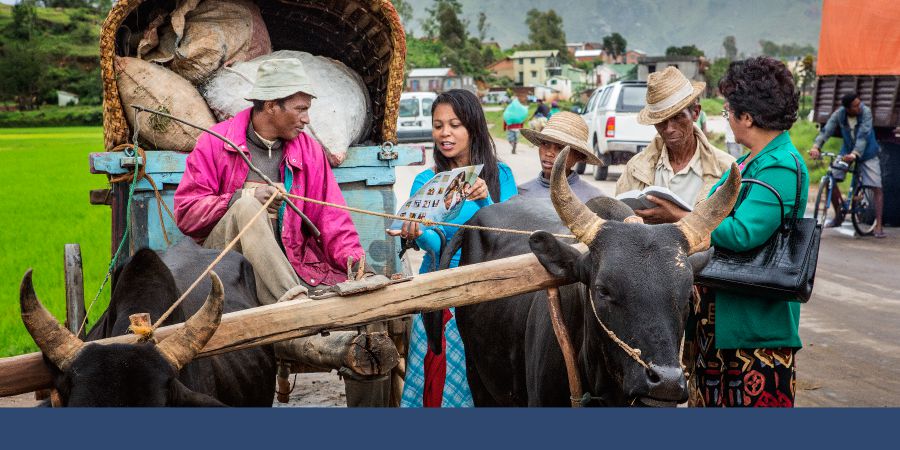 Bana betu ba bakaji bayisha ne broshire wa Lumu luimpe mu Madagascar