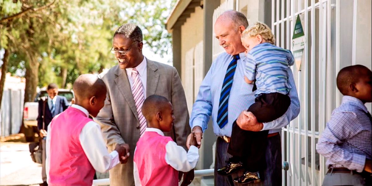 Johny ne Gideon bakidila bana ku Nzubu wa Bukalenge