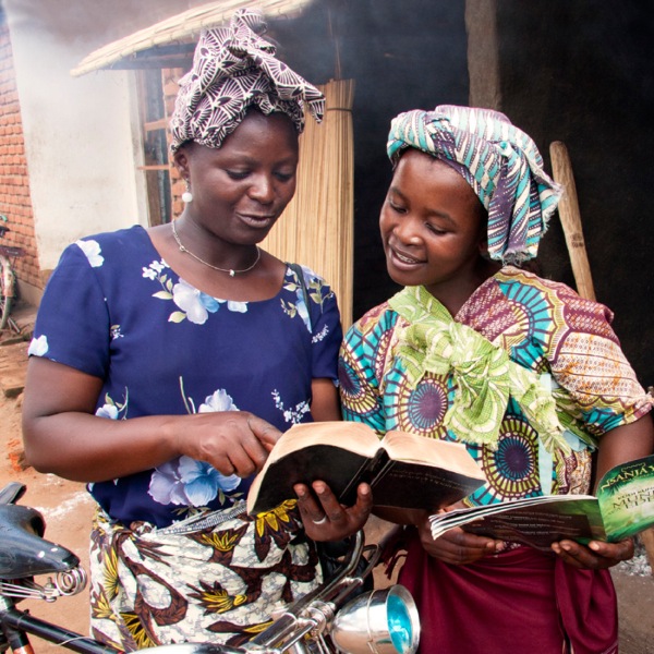 Ntemu wa Yehowa welesha muntu meji ku diambuluisha dia Bible