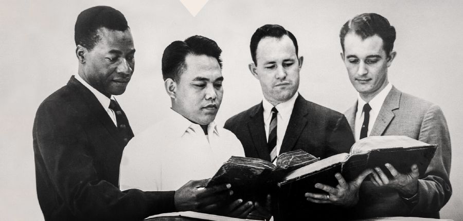 Felix Fajardo ne balongi nende ba mu kalasa ka Gilada mu 1952
